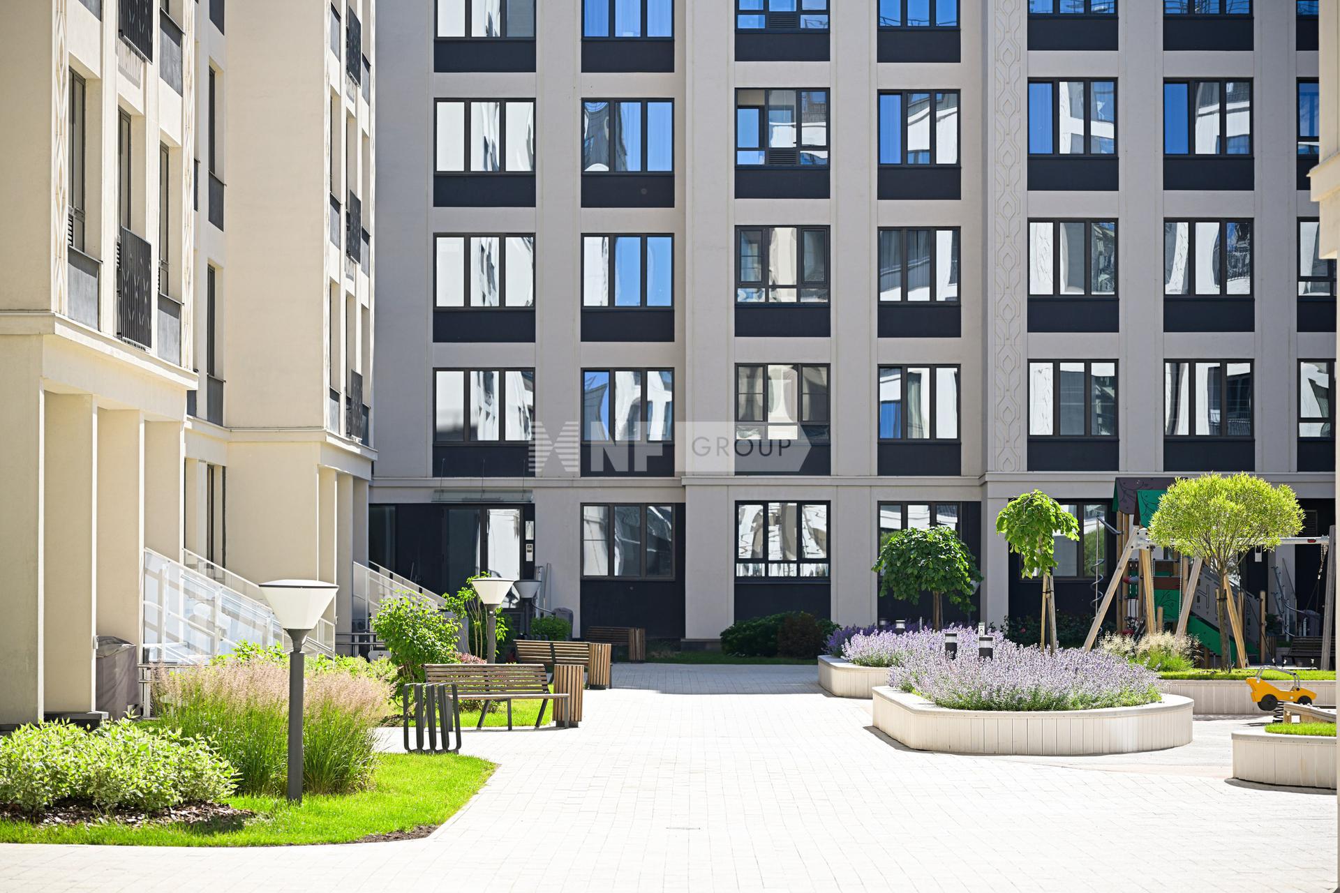 Фамилия (Familia)