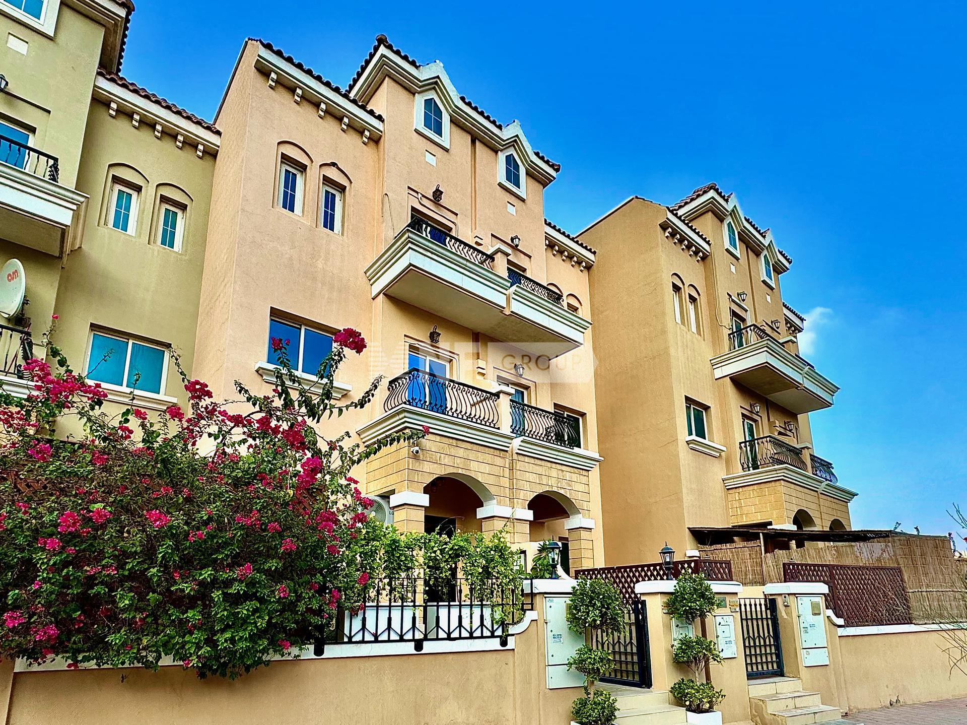 Таунхаус с 4 спальнями в Mirabella (4-Bedroom Townhouse in Mirabella)