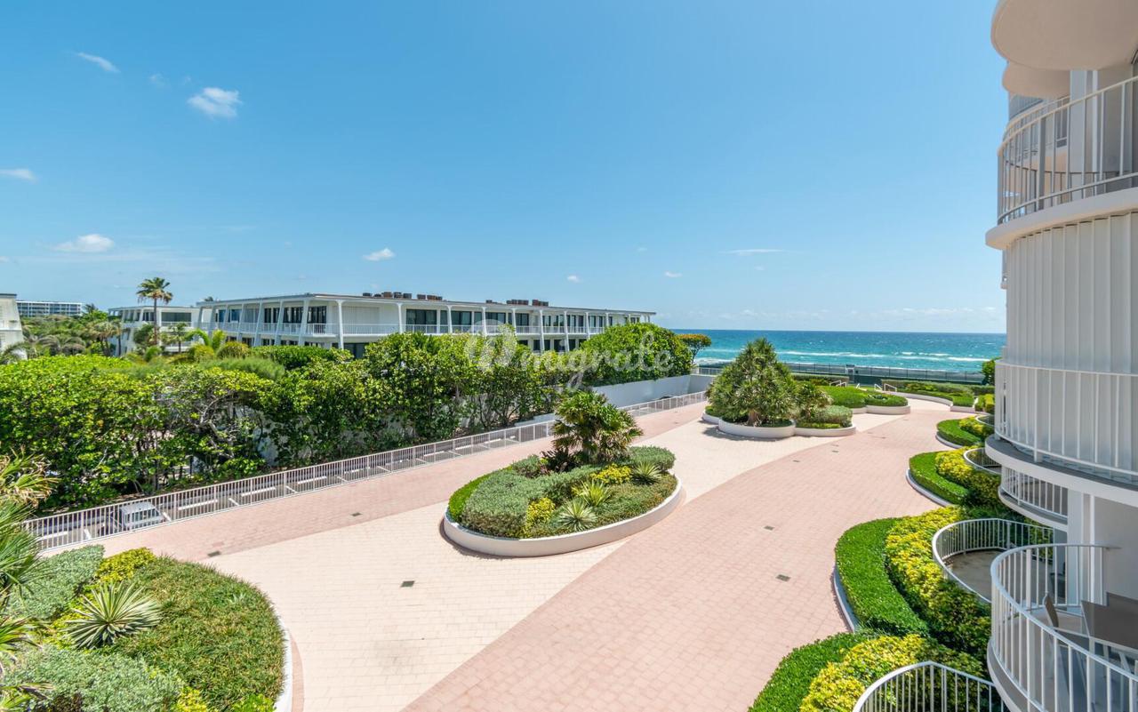 Кондоминиум в 2295 S Ocean Boulevard, 420 - Palm Beach, Florida