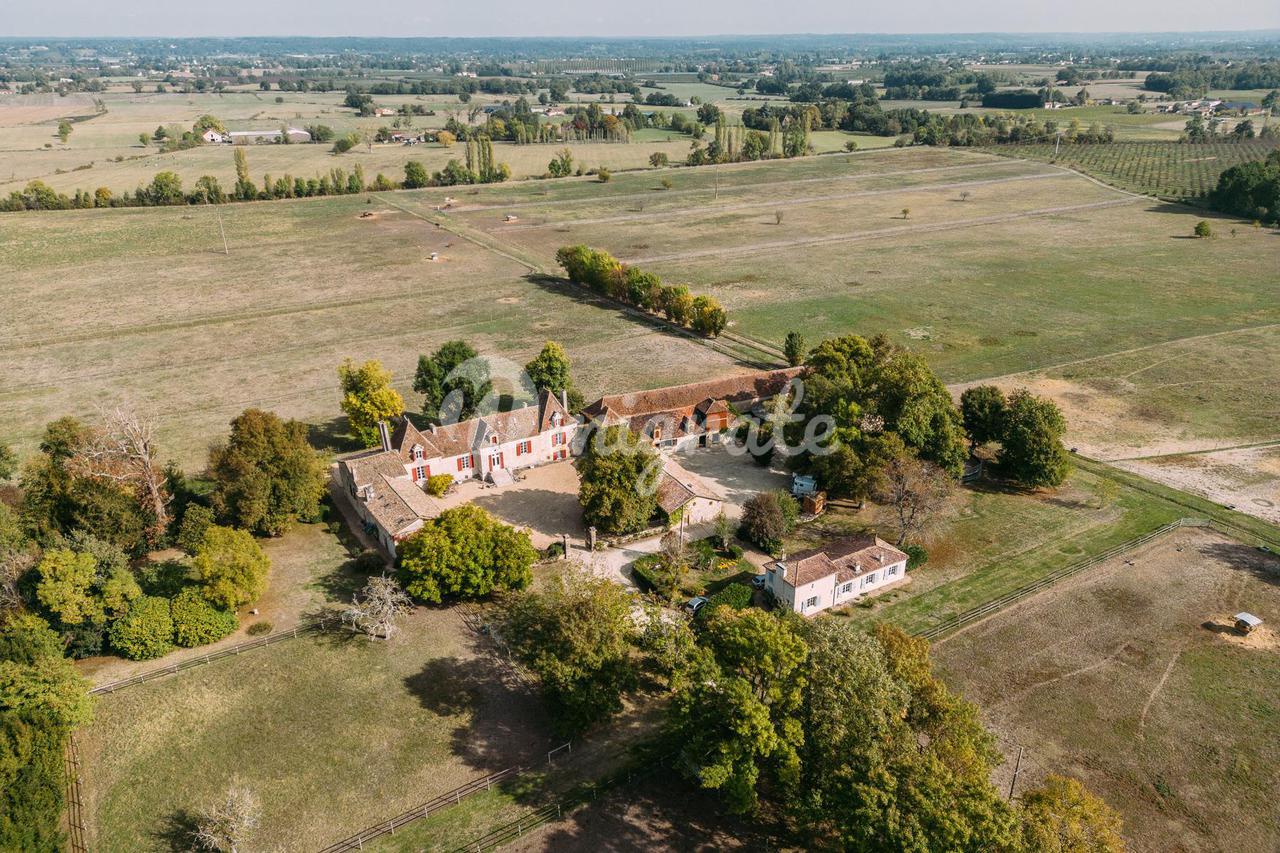 Шато в Bergerac, Dordogne, Nouvelle-Aquitaine