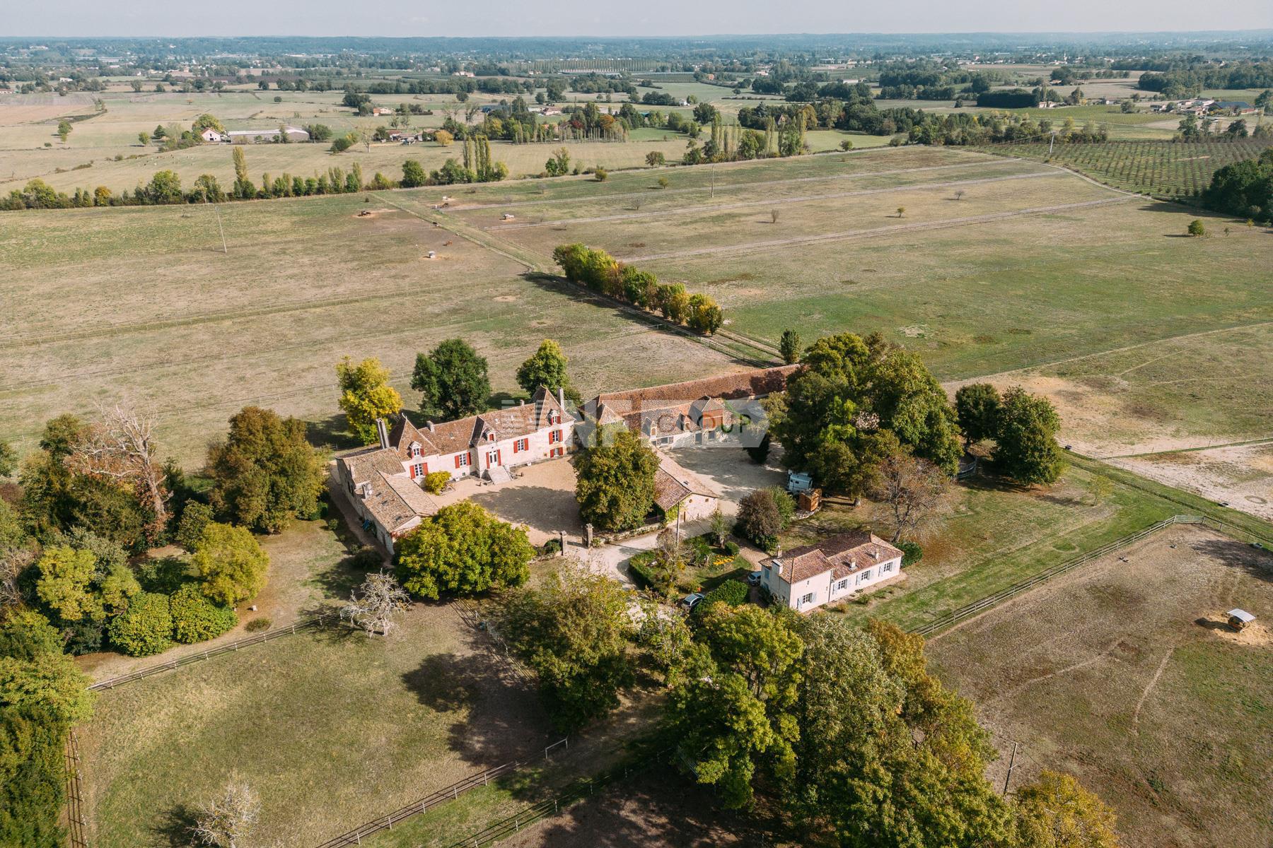 Шато в Bergerac, Dordogne, Nouvelle-Aquitaine