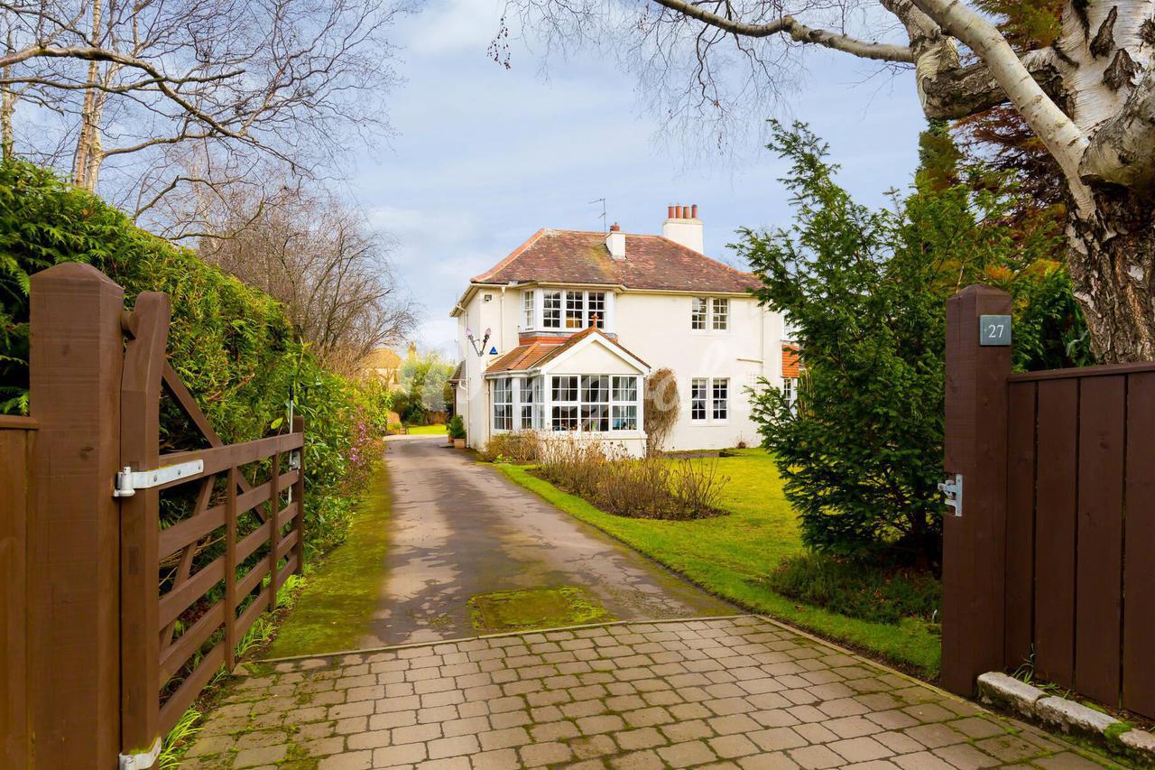 Вилла в Barnshot Road, Edinburgh, Midlothian, EH13
