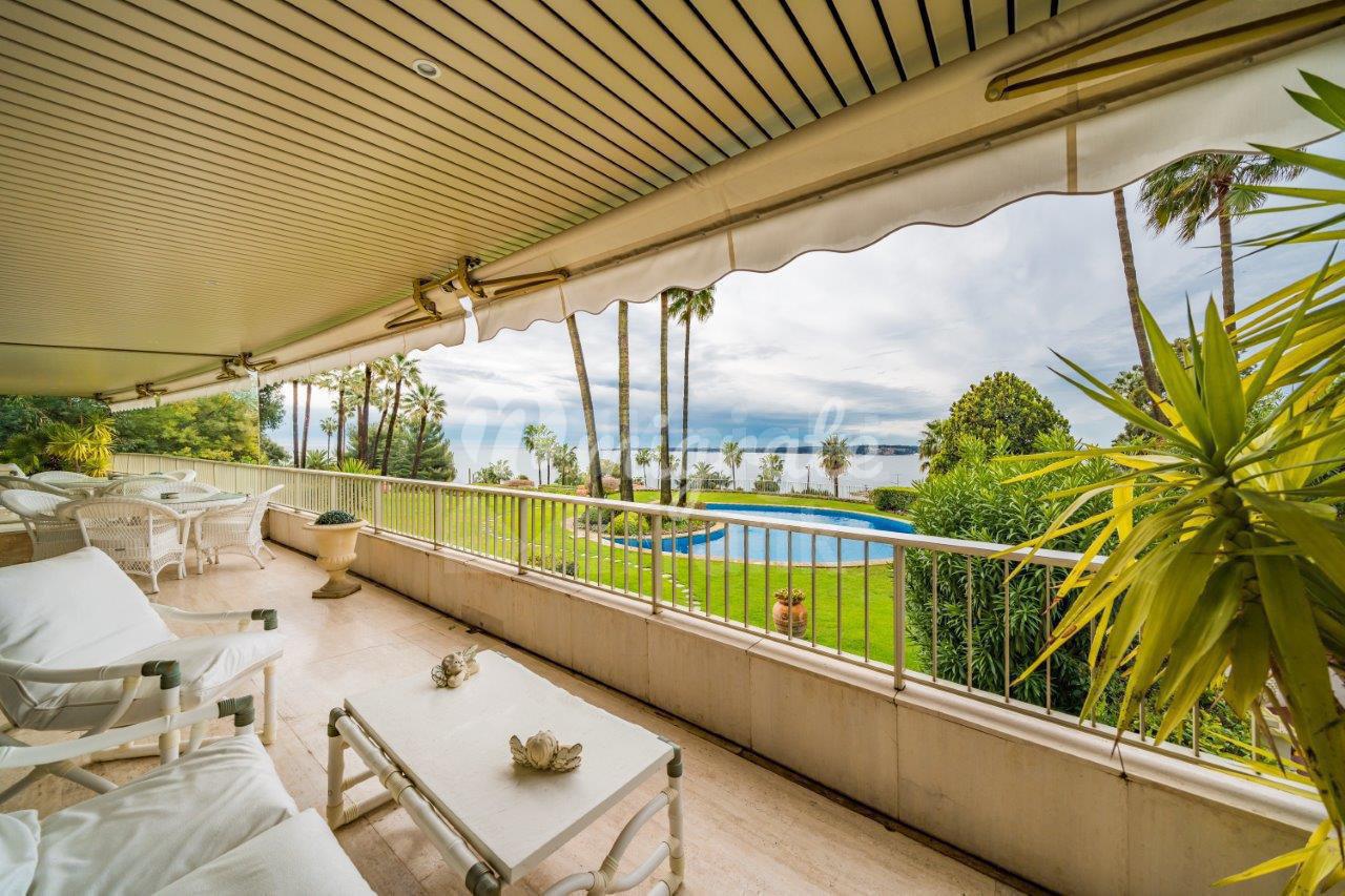 Апартаменты на первой линии в Каннах-Калифорни