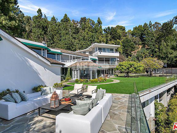 Потрясающее поместье с видом на город в Лос-Анджелесе (1444 Forest Knoll Dr, Los Angeles, CA 90069)