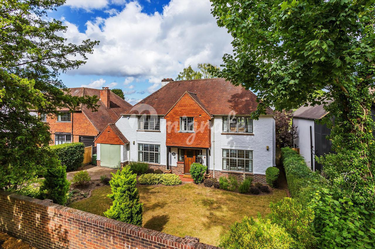 Вилла в Epsom Road, Guildford, Surrey, GU1