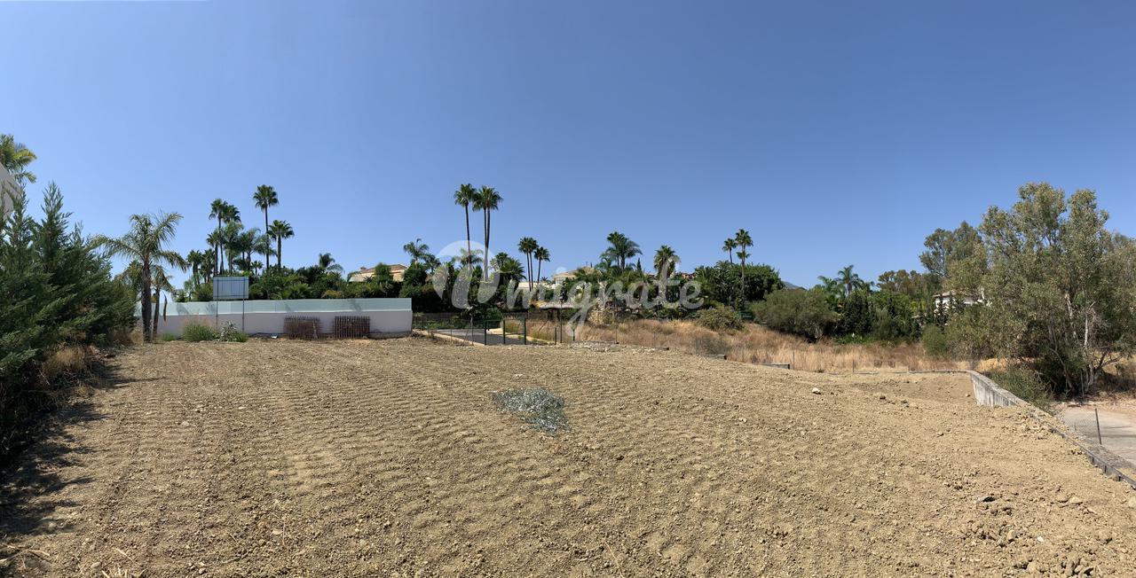 Коммерческая земля в La Cerquilla, Marbella, Malaga
