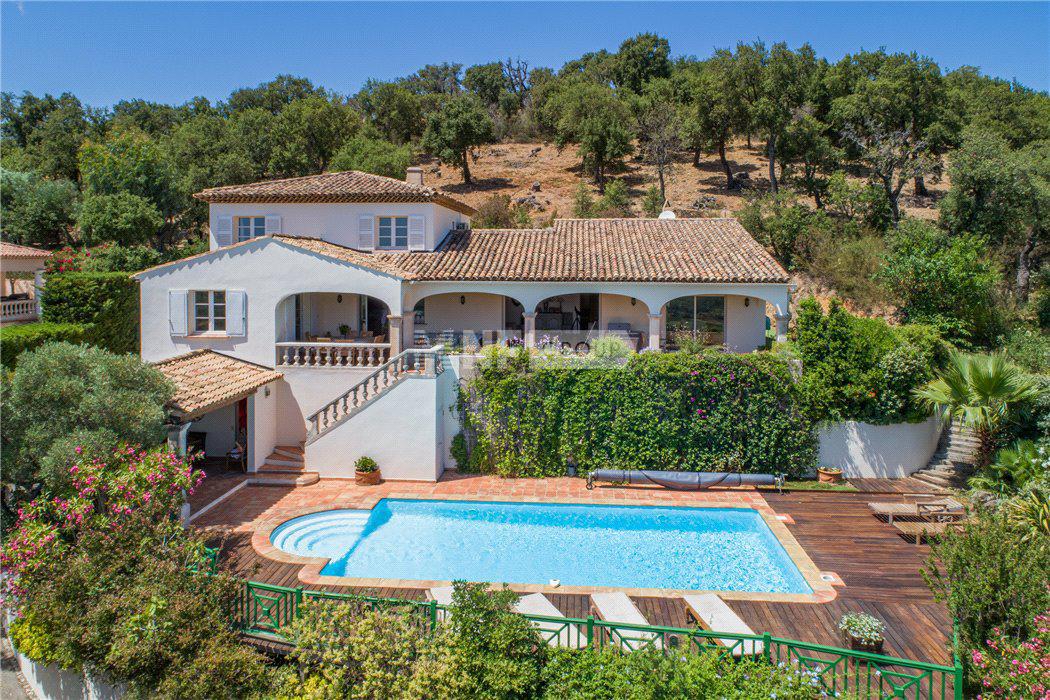 Вилла с видом на море в Гримо