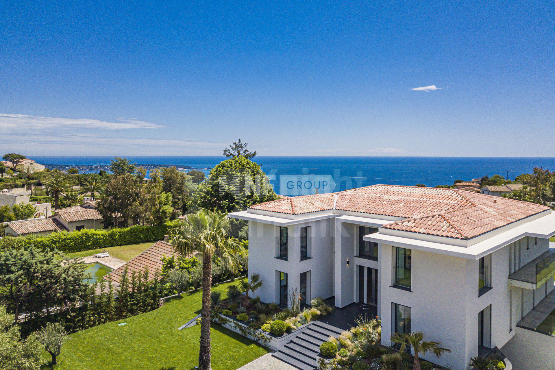 Современная вилла с видом на море в Каннах