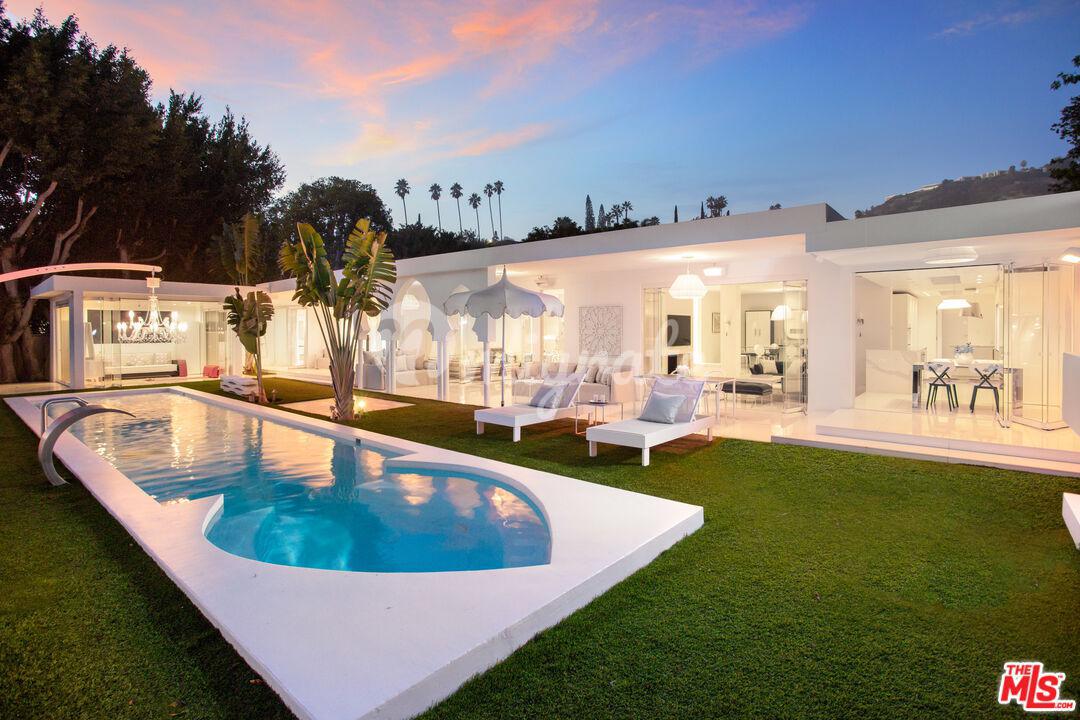 Вилла в 1046 N Hillcrest Rd - Beverly Hills, California