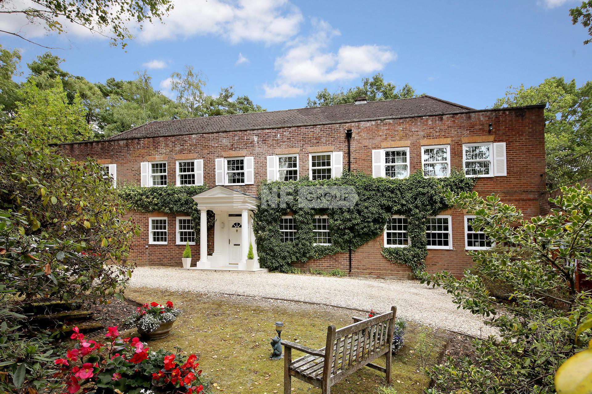 Вилла в Dukes Covert, Bagshot, Surrey, GU19