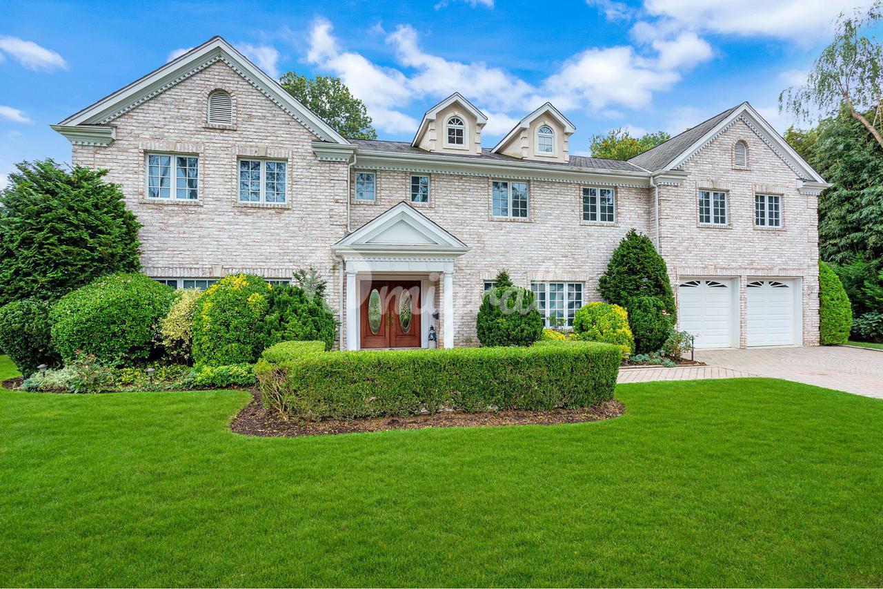 Вилла в 122 Reni Road - Manhasset, New York