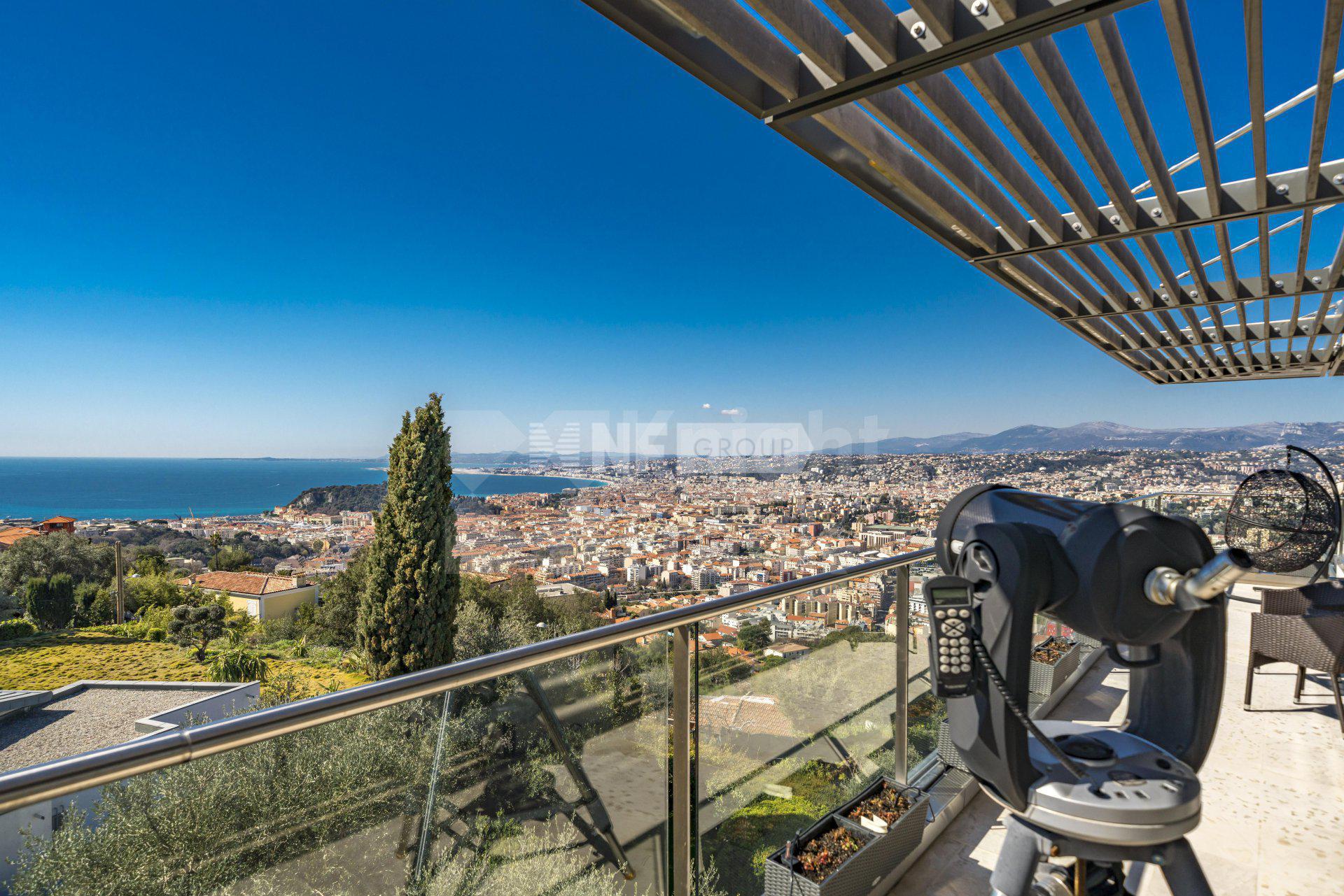 Пентхаус с частным бассейном и видом на море