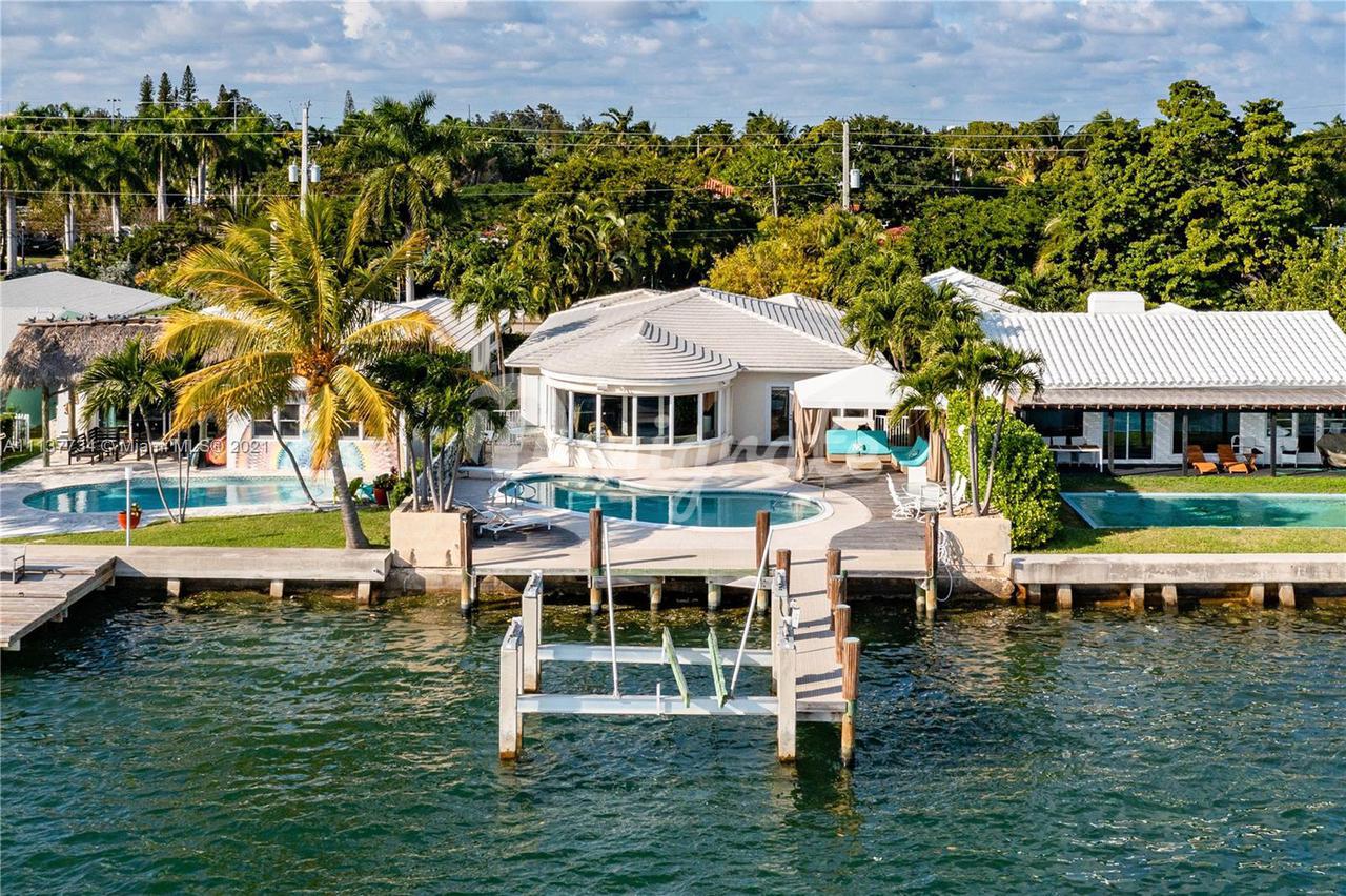 Вилла в 1666  Bay Dr  - Miami Beach, Florida