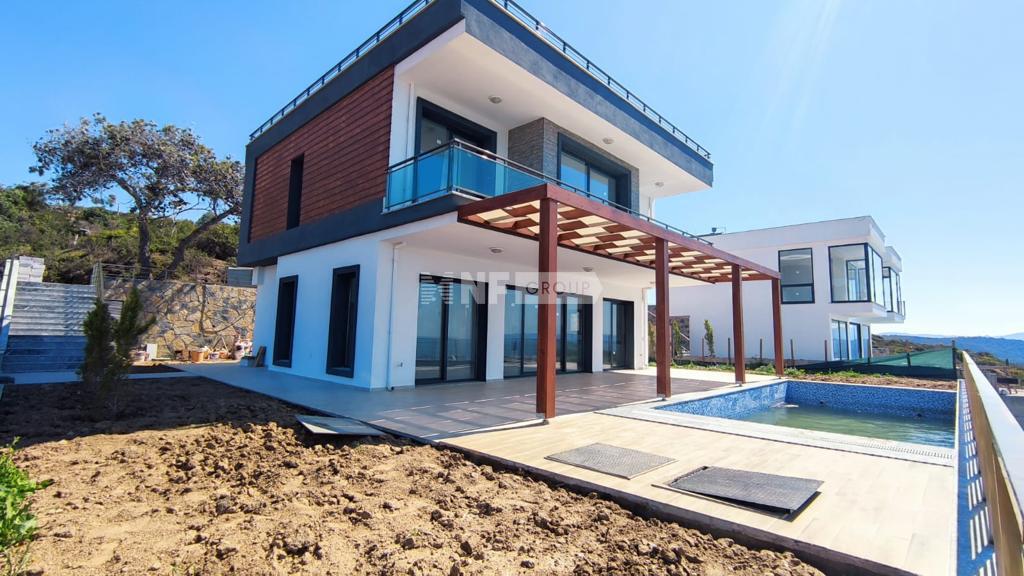 Светлая вилла с видом на море