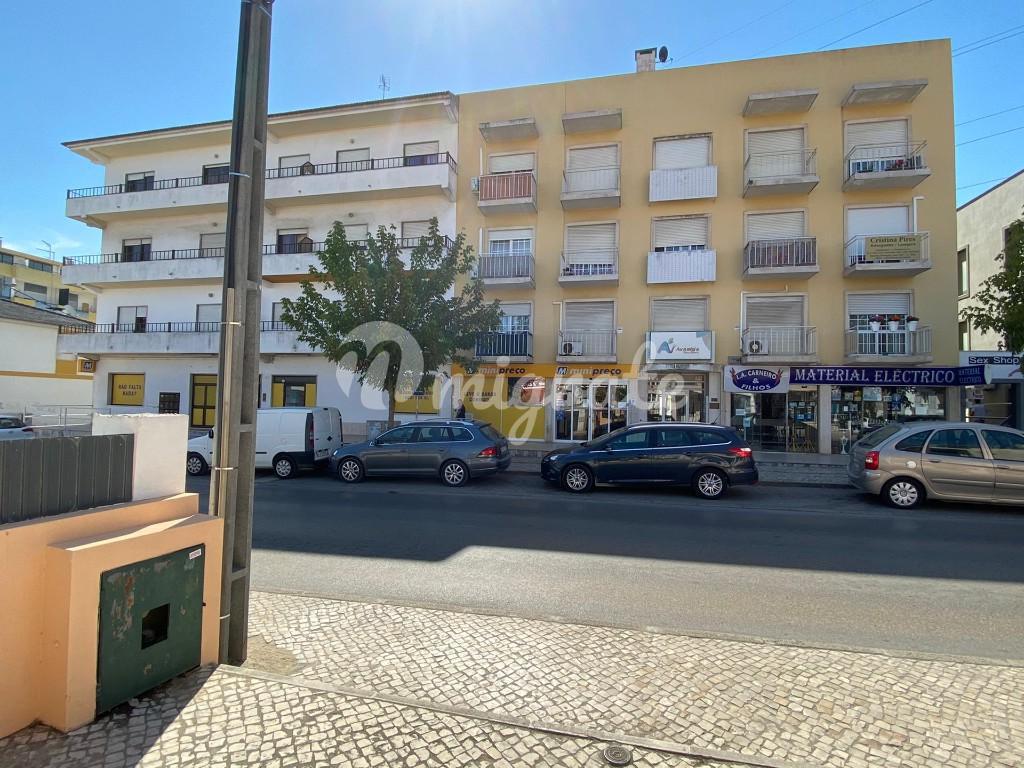 Коммерческое помещение в Сетубале (Propriete General (Minipreço))