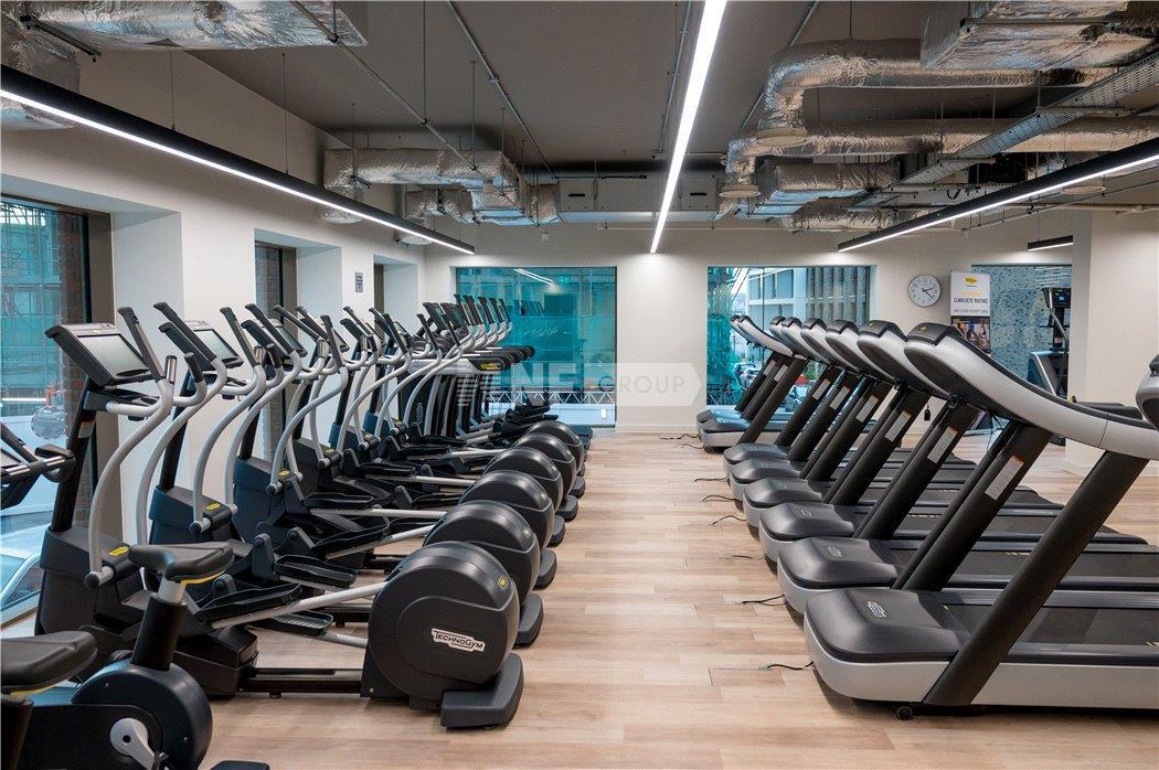 Вилла в 16.H.07 Thameside House, Royal Wharf, London, E16