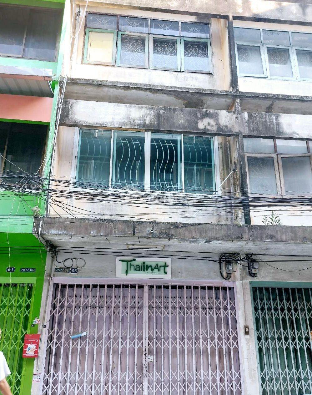 3 спален Здания целиком на продажу (4 Storey Commercial Building for Sale)