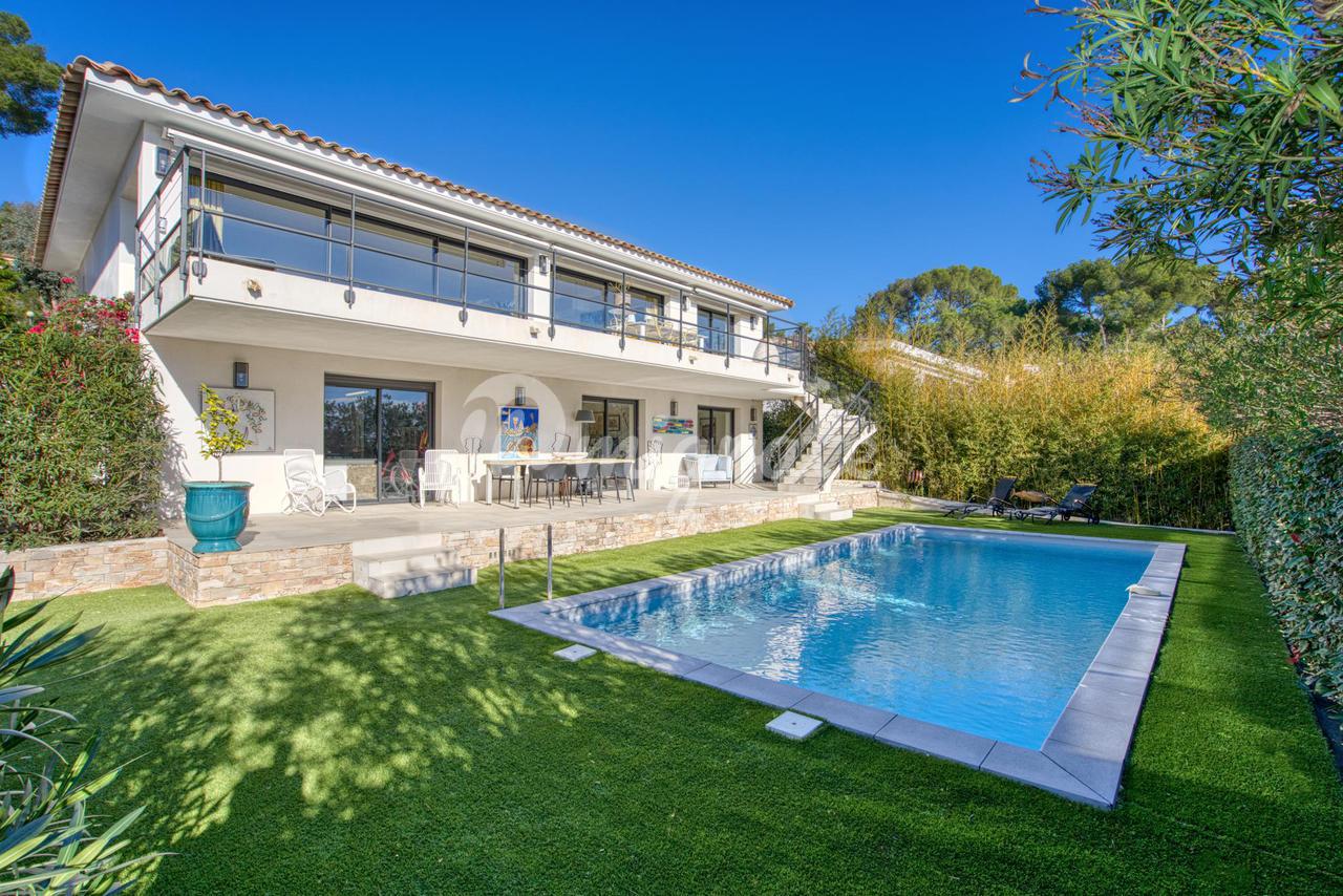 Продажа - Вилла в Les Issambres, Var, Provence-Alpes-Côte d`Azur - Les  Issambres во Франции, цена € 2 350 000 | KF.expert