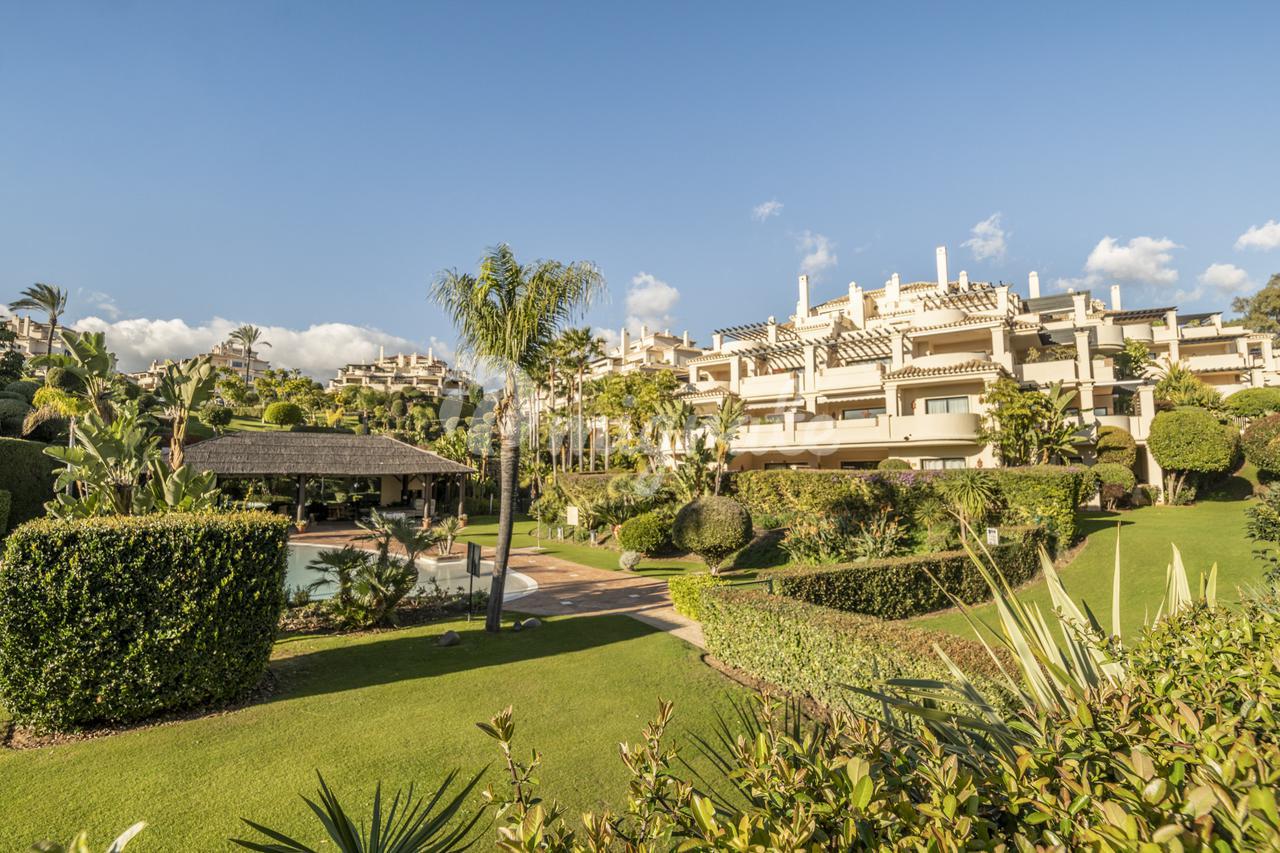 Апартамент в Los Capanes del Golf, Benahavis, Malaga