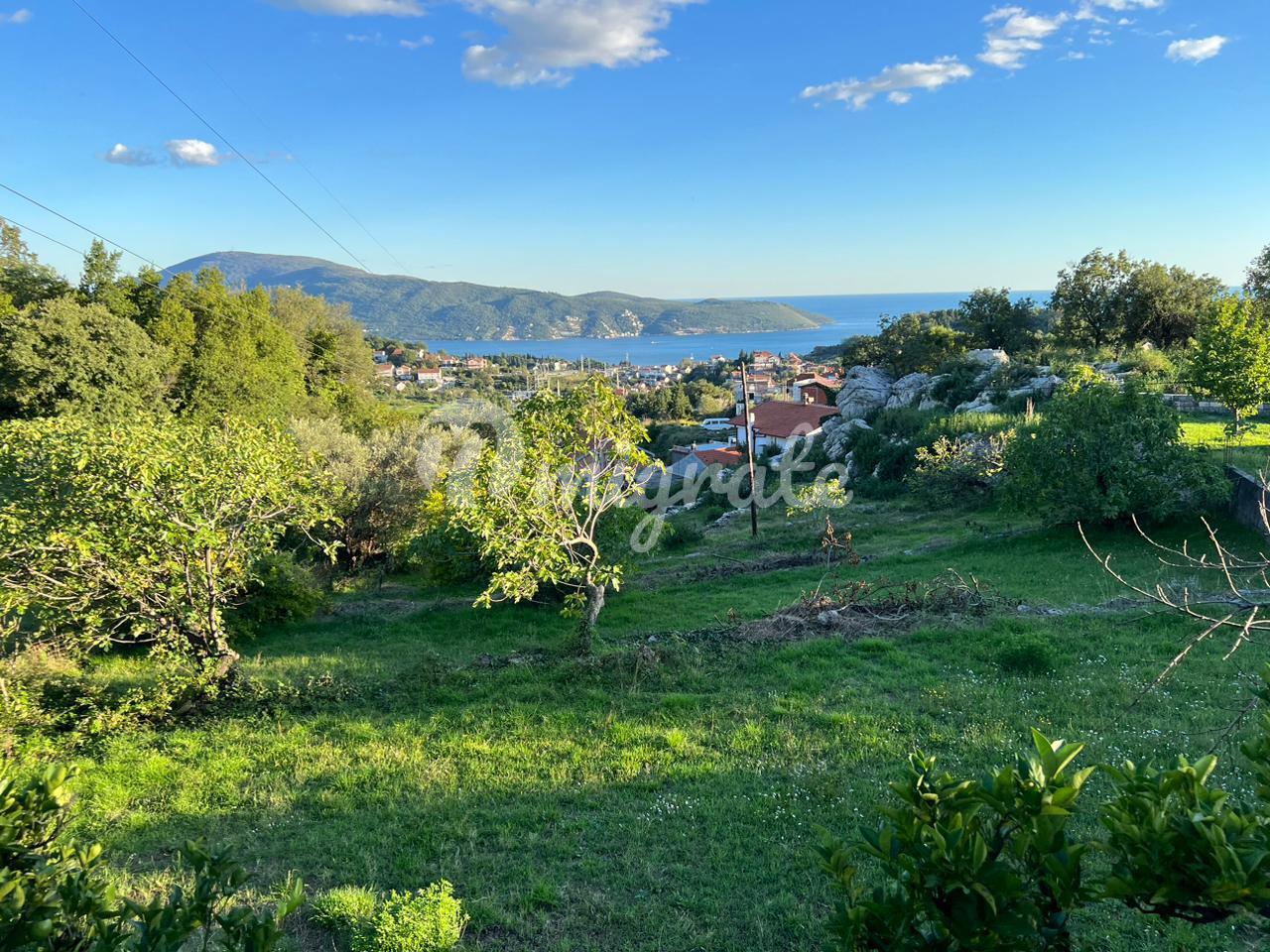 Продается участок в Герцег-Нови с инфраструктурой (Plot for sale in Herceg Novi with infrastructure)