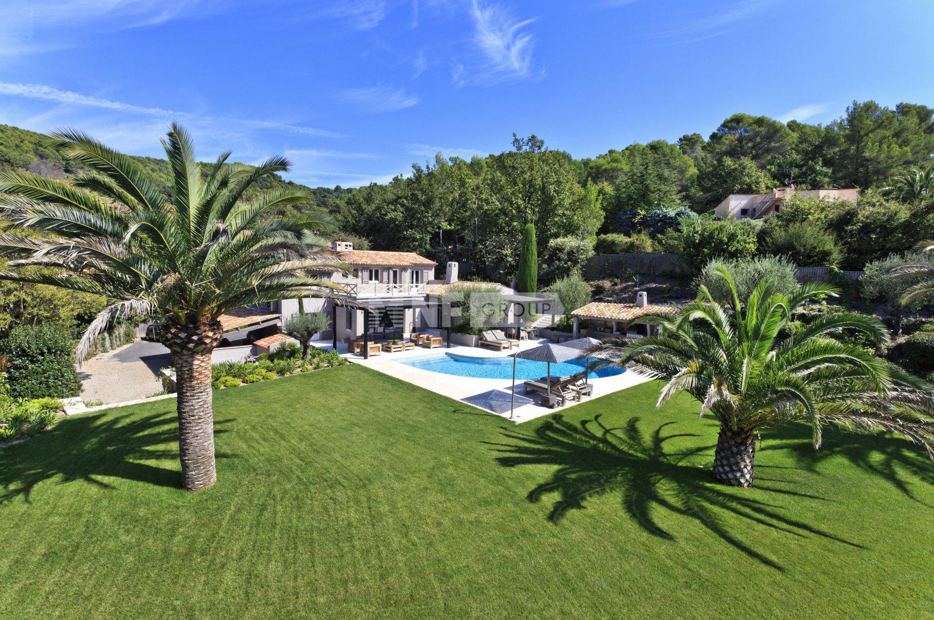 Вилла в Мужен