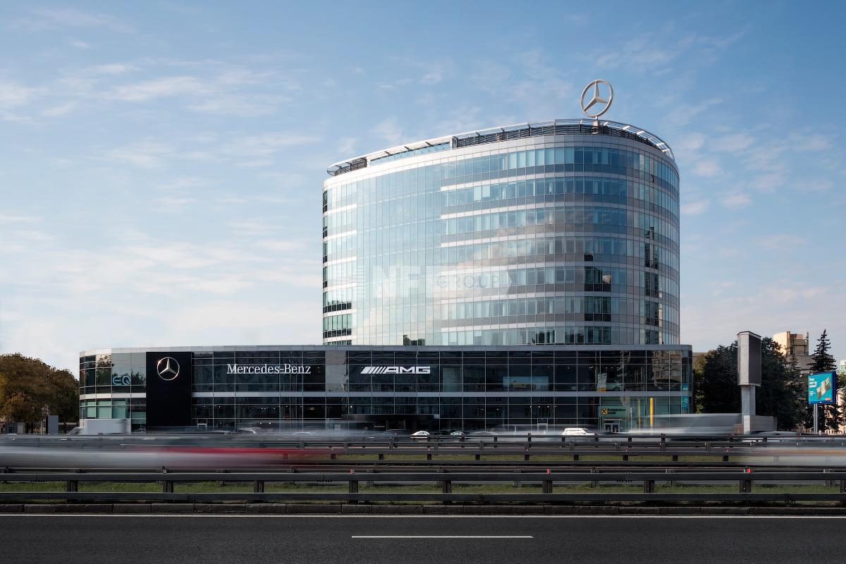 Мерседес Бенц Плаза (Merсedes Benz Plaza)