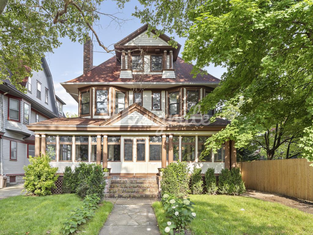 Вилла в 700 E 18TH ST, TOWNHOUSE - Midwood, New York