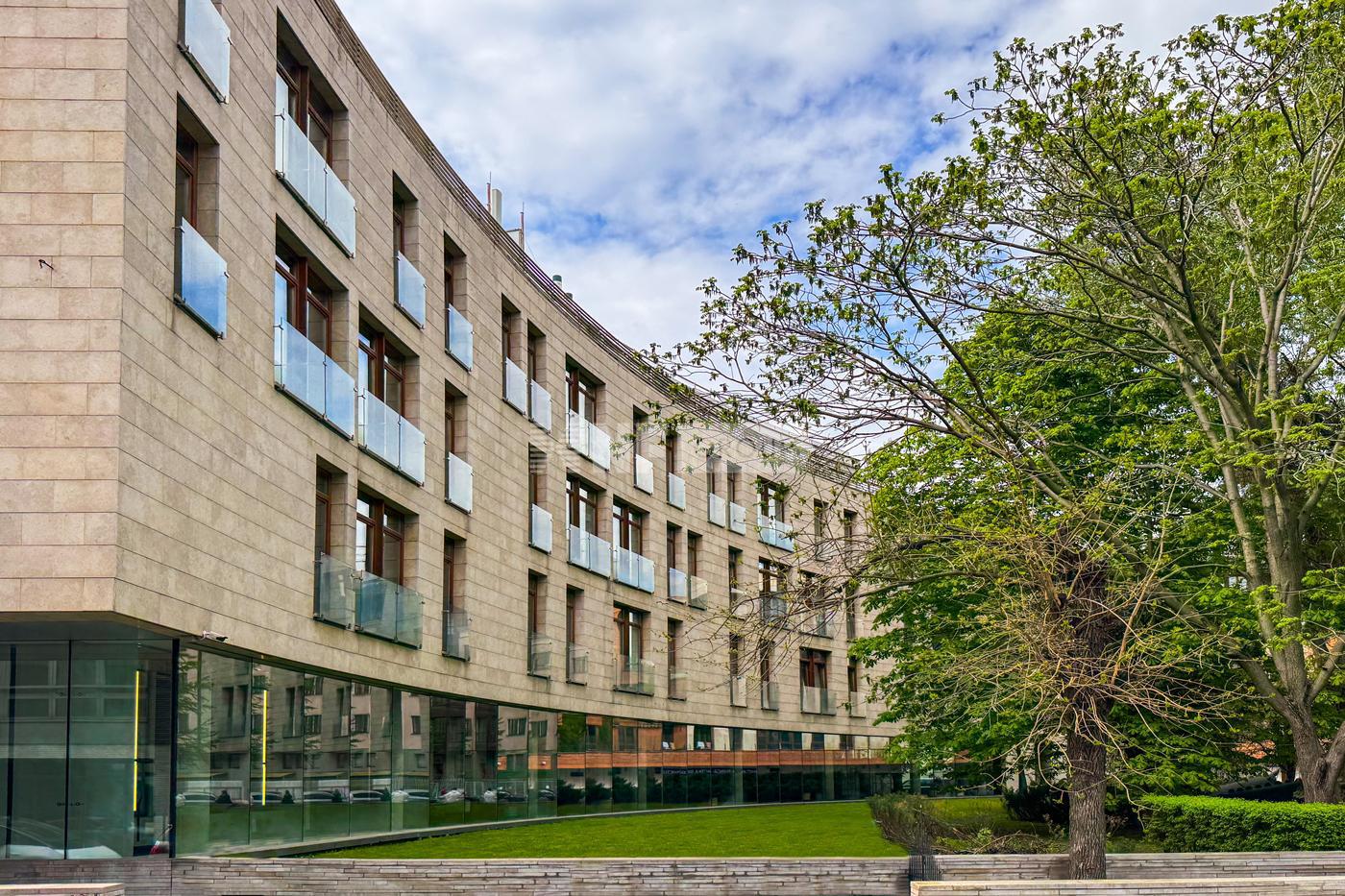 «Молочный переулок, 1» (Молочный переулок, 1)