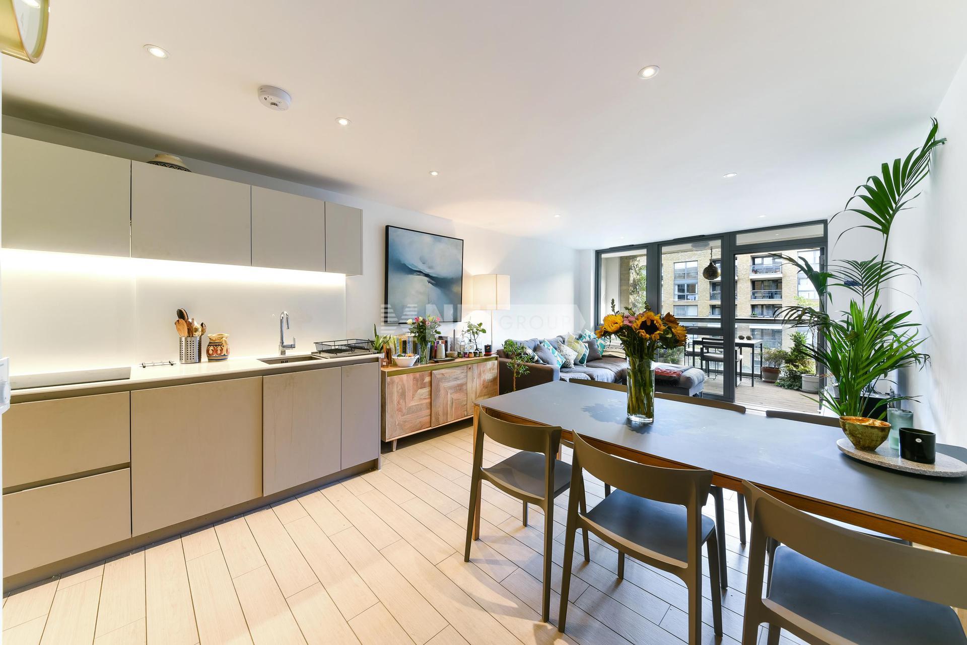 Квартира в Canalside Square, London, N1