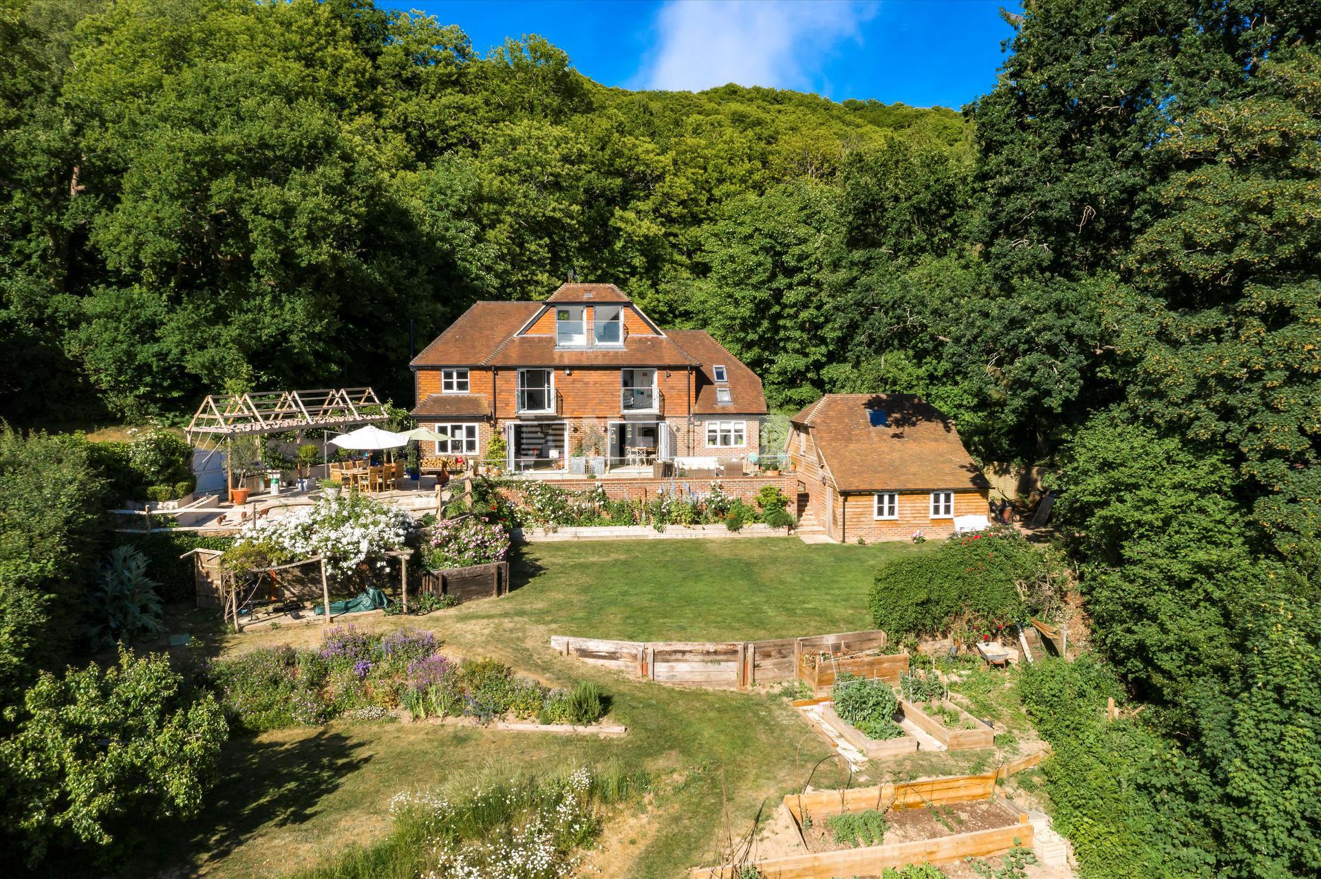 Вилла в Foxbury, Upper Vann, Godalming, Surrey, GU8