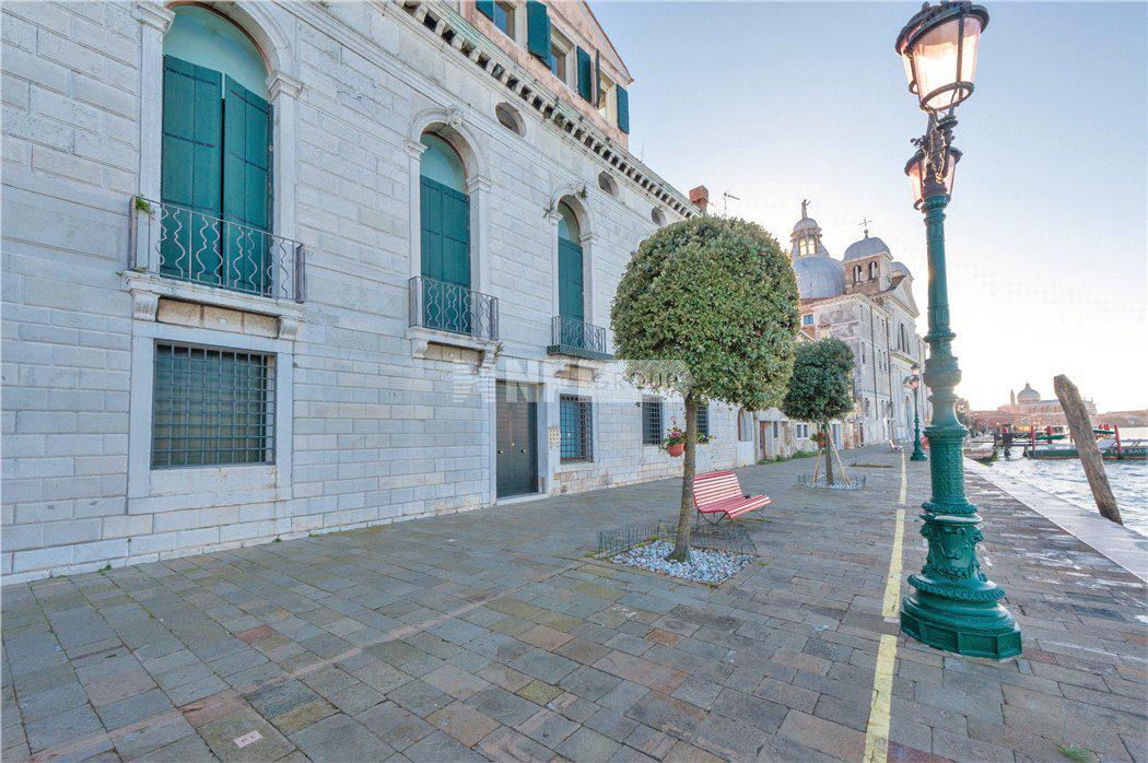 Роскошные апартаменты в Венеции