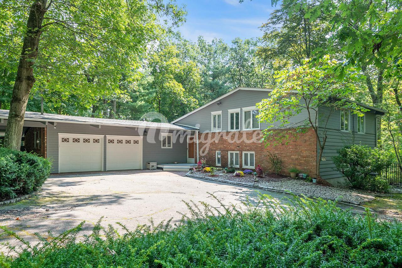 Вилла в 124 Split Oak Drive - East Norwich, New York