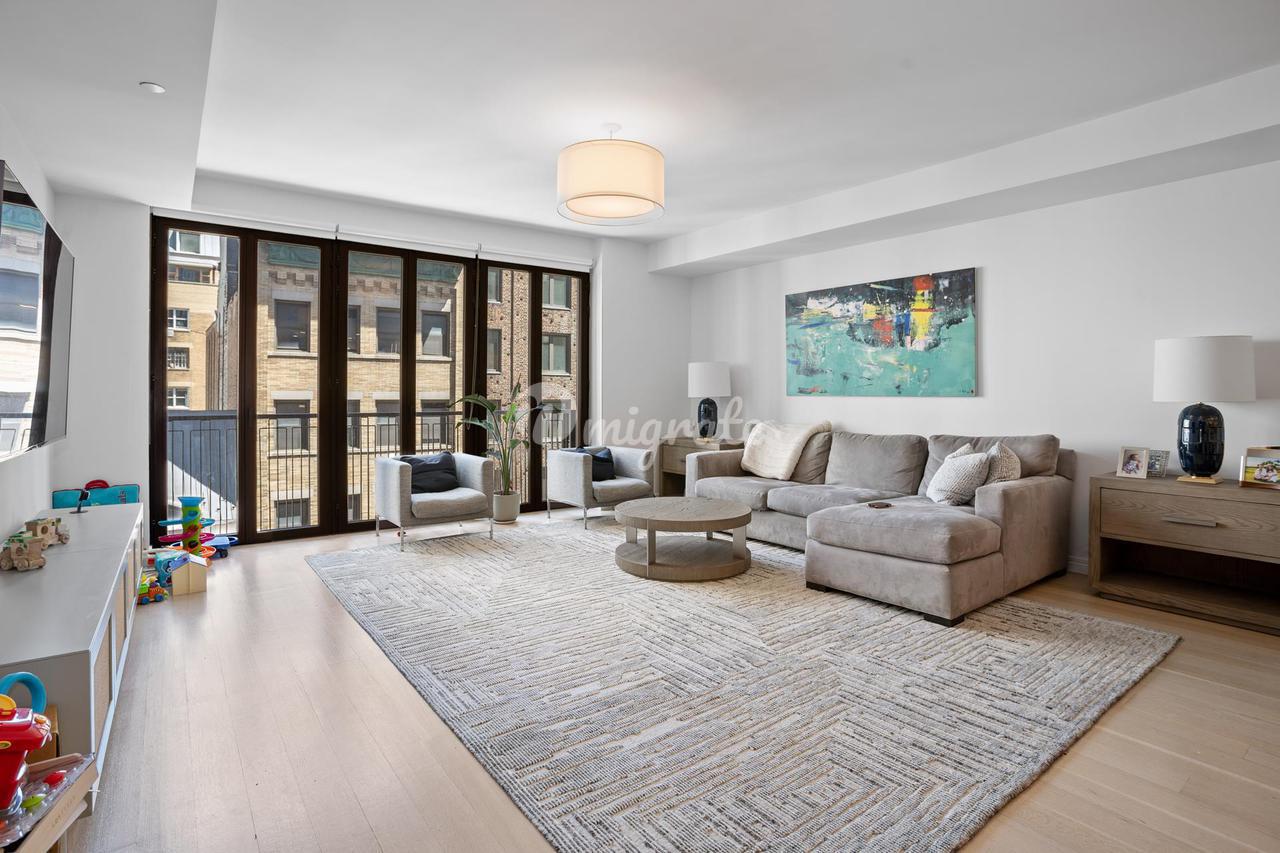 Кондоминиум в Two Ten West 77, 210 W 77TH ST, 7EAST - Upper West Side, New York