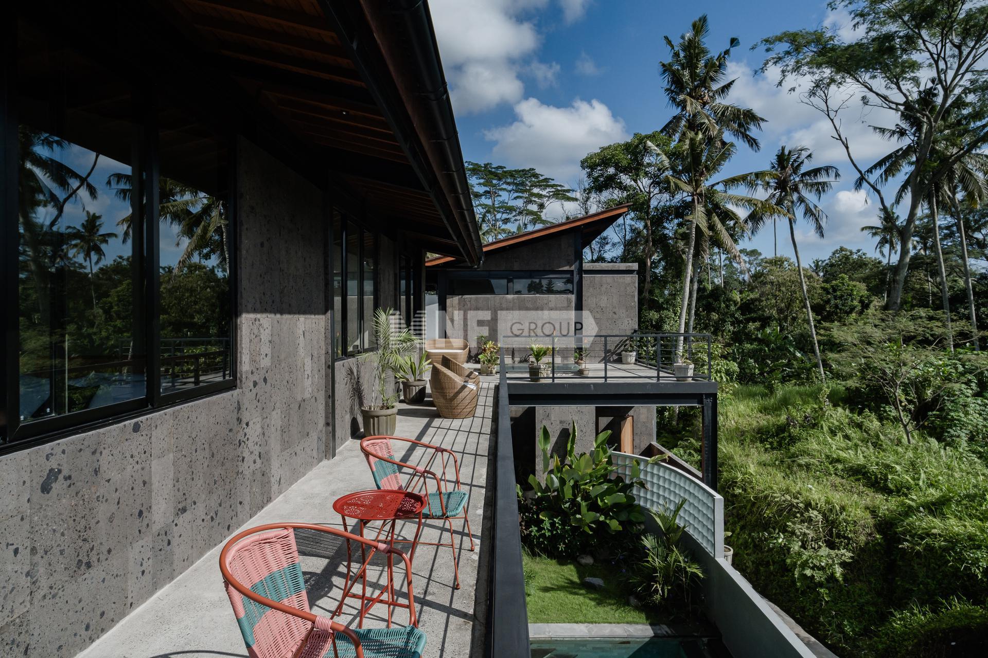 Spacious 4 Bedroom Villa in Seminyak Near Seminyak Beach (3 Bedroom Villa with Tropical Modern Style in Ubud)