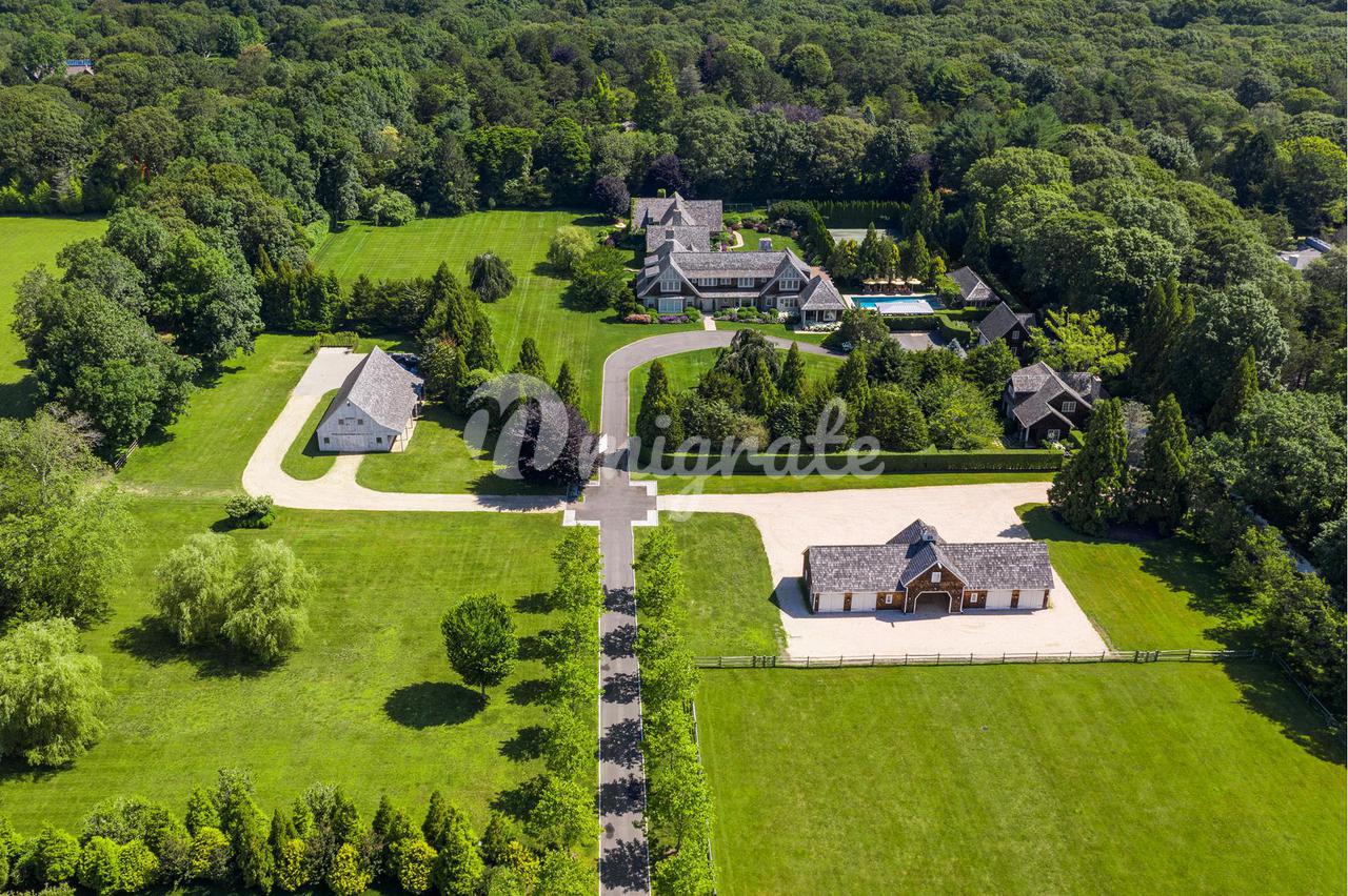 Вилла в 172 Cedar St plus adjacent lot - East Hampton Village Fringe, New York