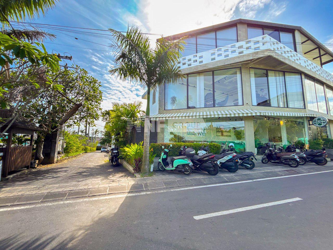Contemporary Villa in The Hearth of Berawa