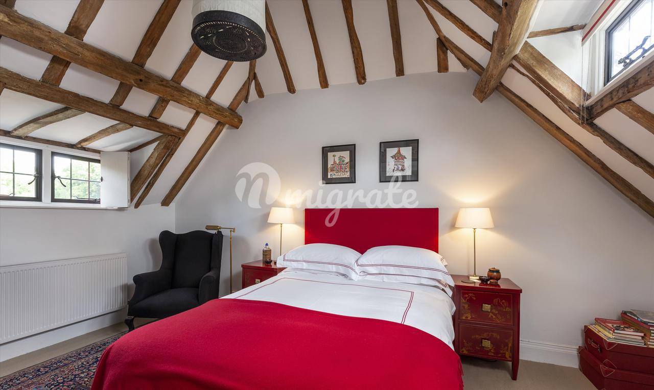 Вилла в The Street, Puttenham, Guildford, Surrey, GU3