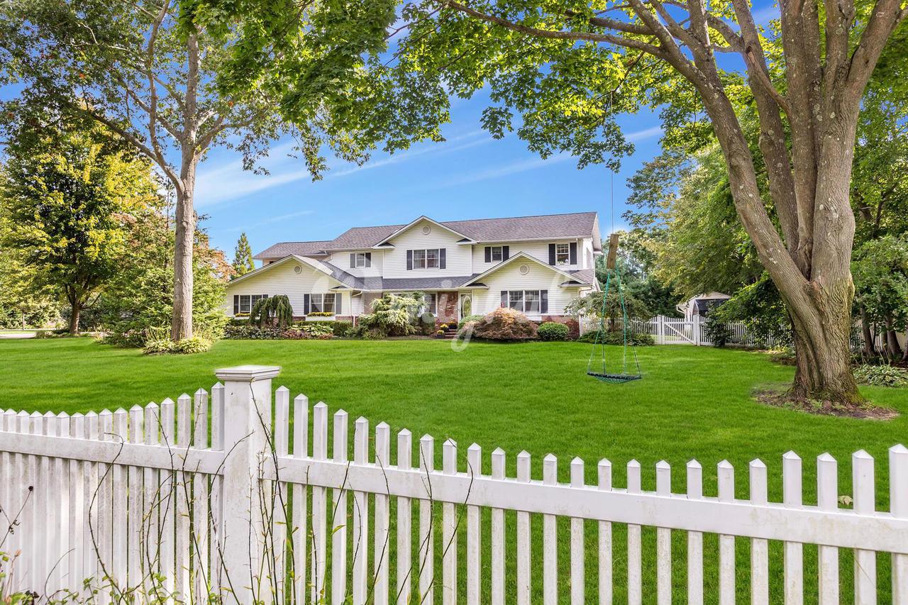 Вилла в 227 Gillette Avenue - Bayport, New York