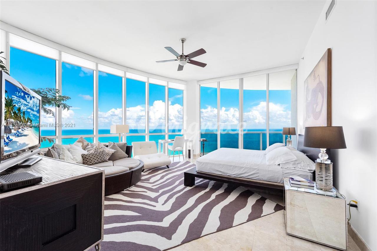 Кондоминиум в 16001  Collins Ave , 3101 - Sunny Isles Beach, Florida