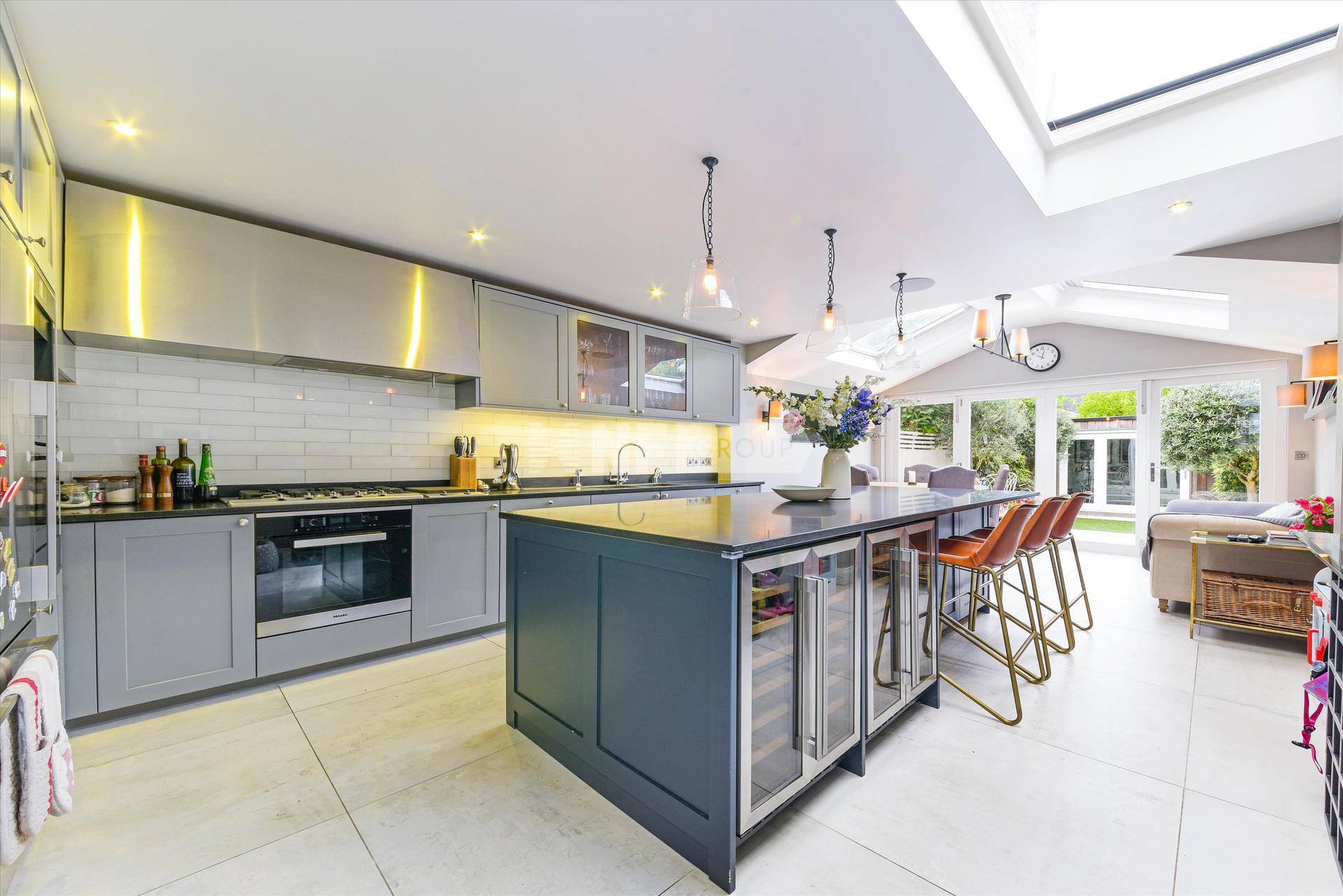 Вилла в Fullerton Road, London, SW18