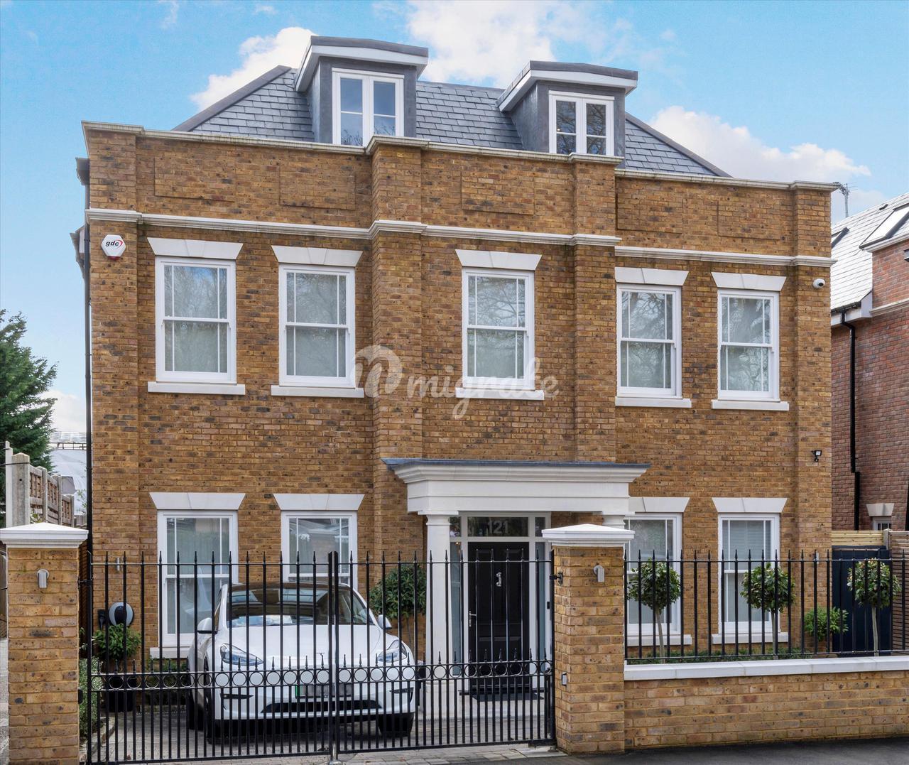 Продажа Вилла в Cottenham Park Road, London, SW20 в Лондоне в