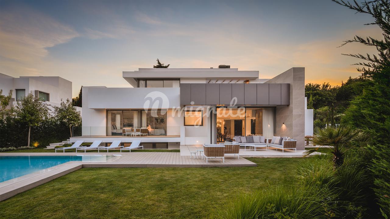 Вилла в El Paraiso, Estepona, Malaga