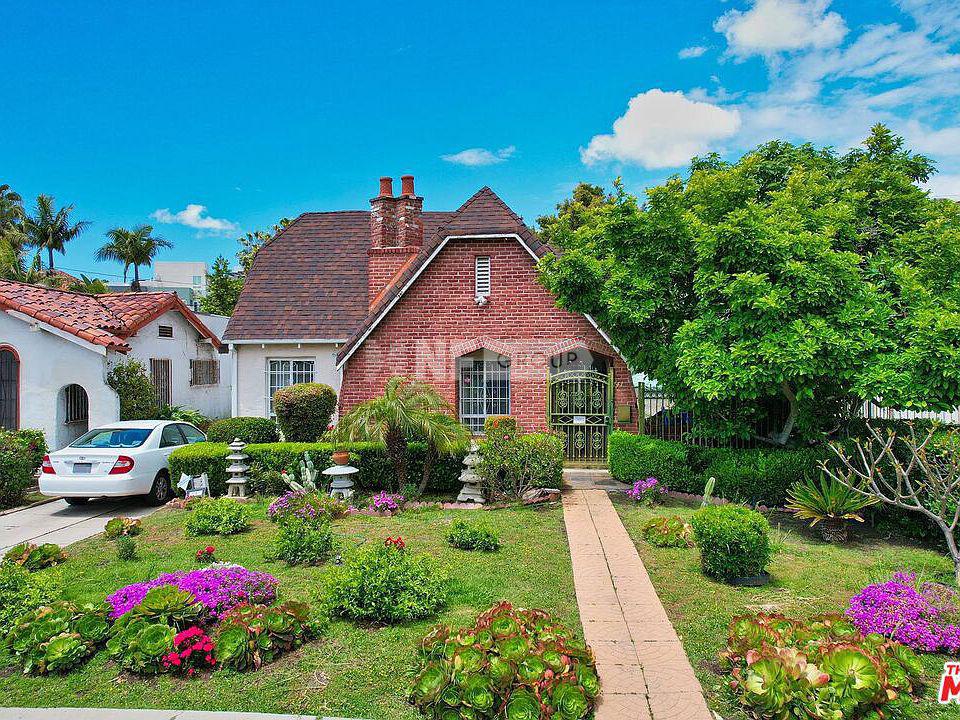 Дом в привлекательном районе Лос-Анджелеса (741 S Orange Dr, Los Angeles, CA 90036)