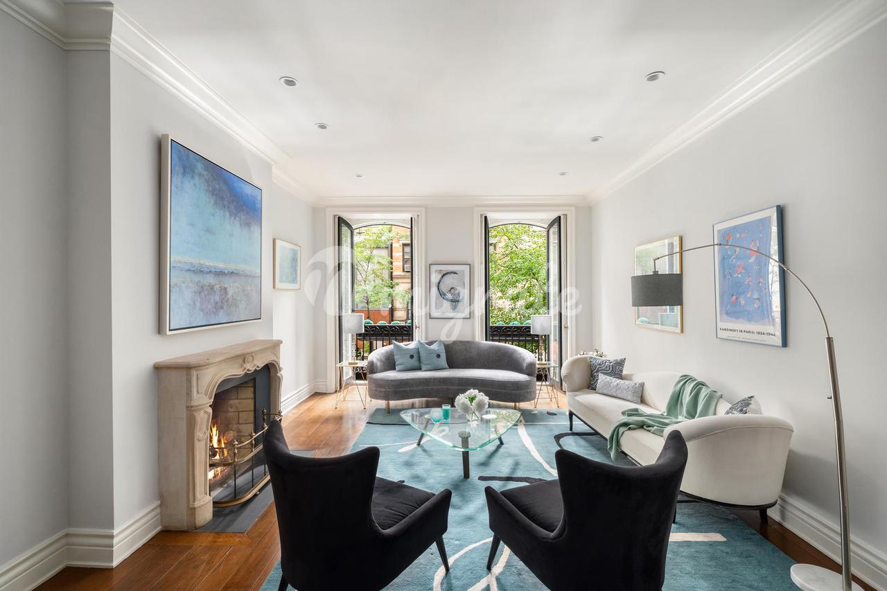 Вилла в 241 E 52ND ST, TOWNHOUSE - Midtown, New York