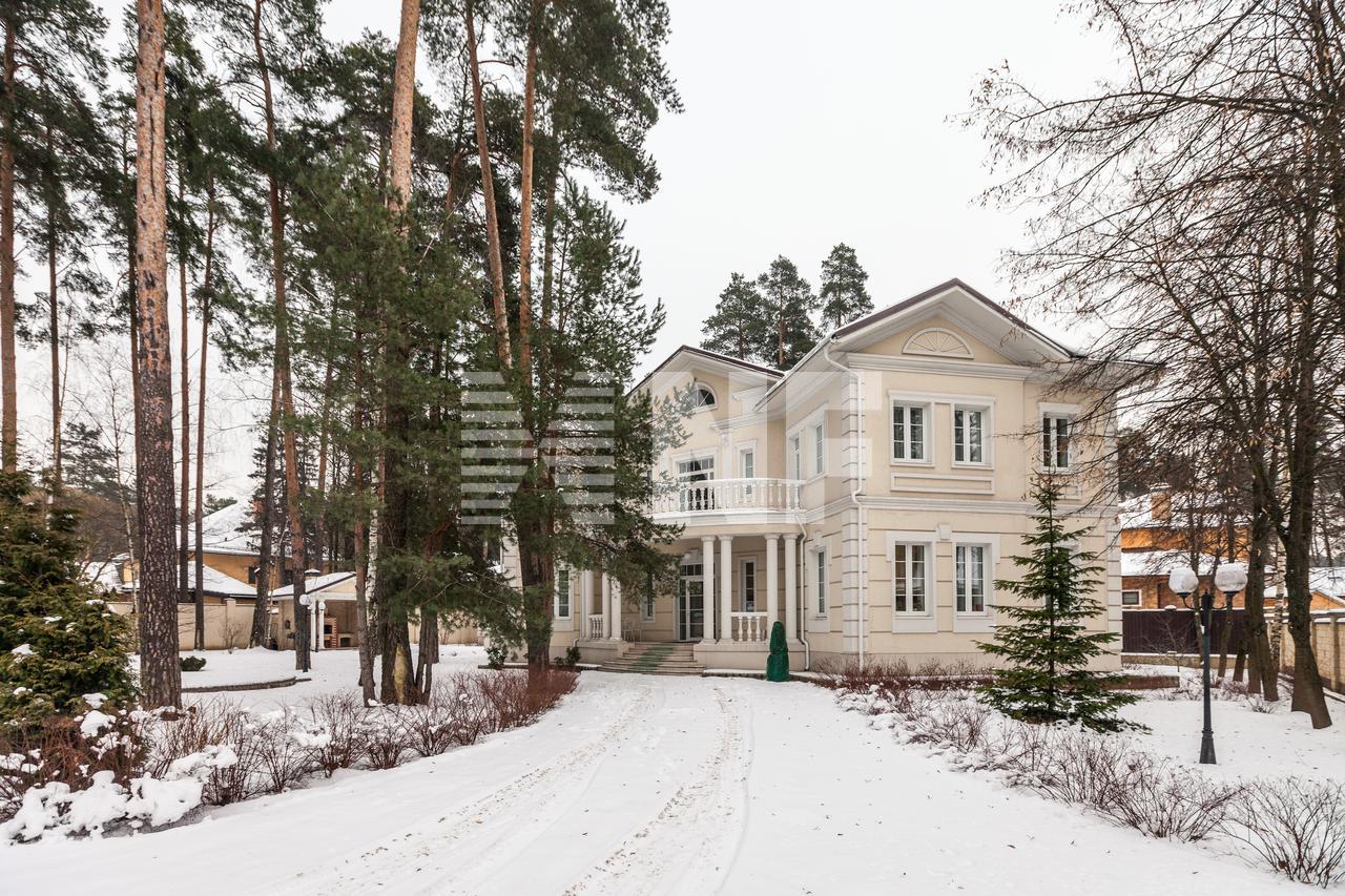 Загородный 🏠 дом 850 м² в поселке Сосновый бор (ЯР) на Ярославском шоссе,  цена $ 1.4 млн. | Лот hs2001301