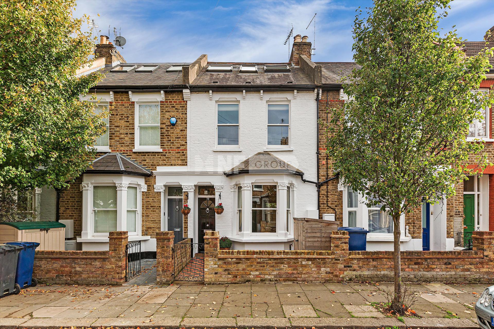 Вилла в Antrobus Road, London, W4