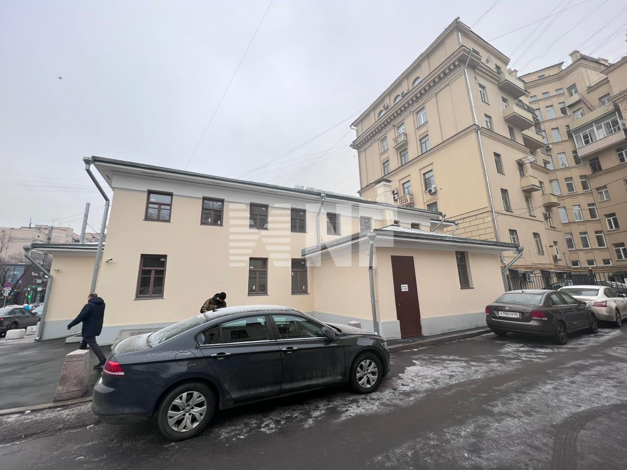 Торговое помещение 628.0 м² рядом с метро Павелецкая, Новокузнецкая ул., д.  42, стр. 2 - аренда без посредников