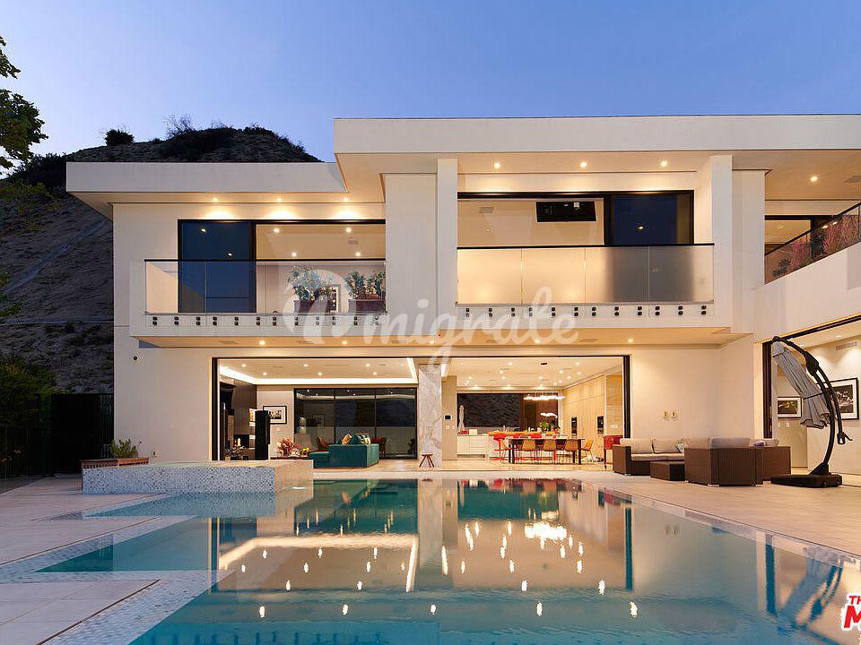 Современный дом в Лос-Анджелесе (5107 Los Hermosos Way, Los Angeles, CA 90027)