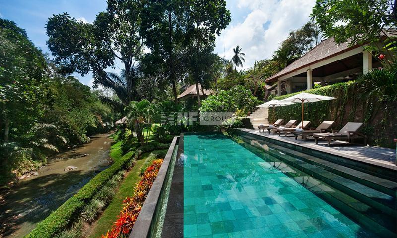 Riverfront 6 Bedroom Mansion in Vibrant Cepaka, Tabanan