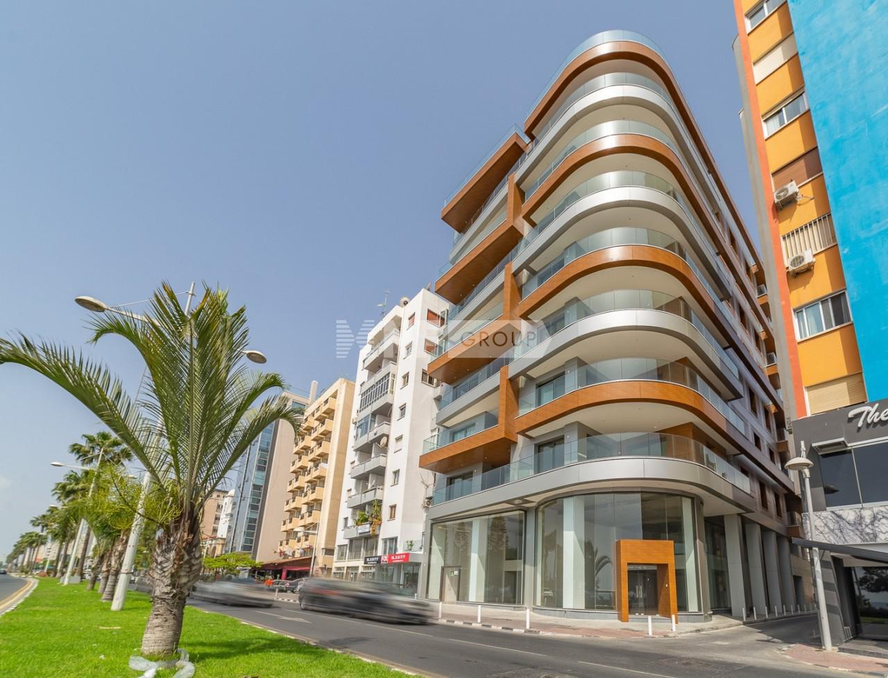 Офисное здание на первой линии моря в Лимасоле